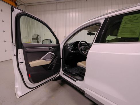 Used 2025 Audi Q3 2.0T Premium image 21