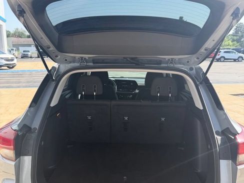 Used 2025 Chevrolet TrailBlazer LT AWD/4WD image 9