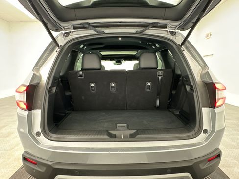 Used 2025 Honda Pilot TrailSport image 8