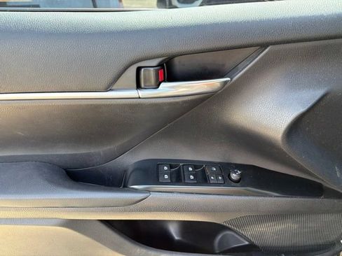 Used 2019 Toyota Camry SE FWD image 16