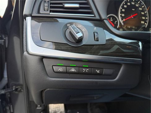 Used 2016 BMW M5 image 29