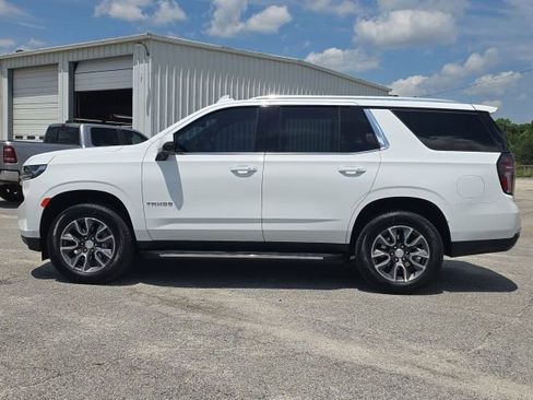 Used 2024 Chevrolet Tahoe LT w/ Luxury Package RWD image 2