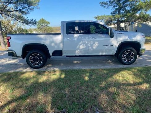 Used 2024 Chevrolet Silverado 2500 LTZ w/ LTZ Texas Edition AWD/4WD image 9