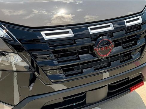 Used 2025 Nissan Rogue SV image 37