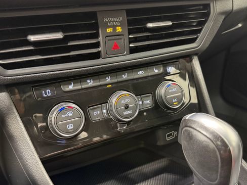 Used 2019 Volkswagen Jetta SE FWD image 43