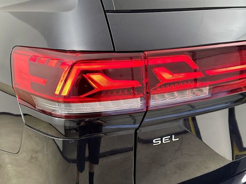 Used 2024 Volkswagen Atlas Peak Edition SEL AWD/4WD image 13