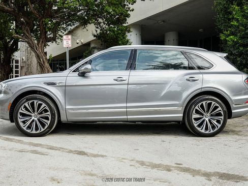 Used 2024 Bentley Bentayga Extended Wheelbase AWD/4WD image 3
