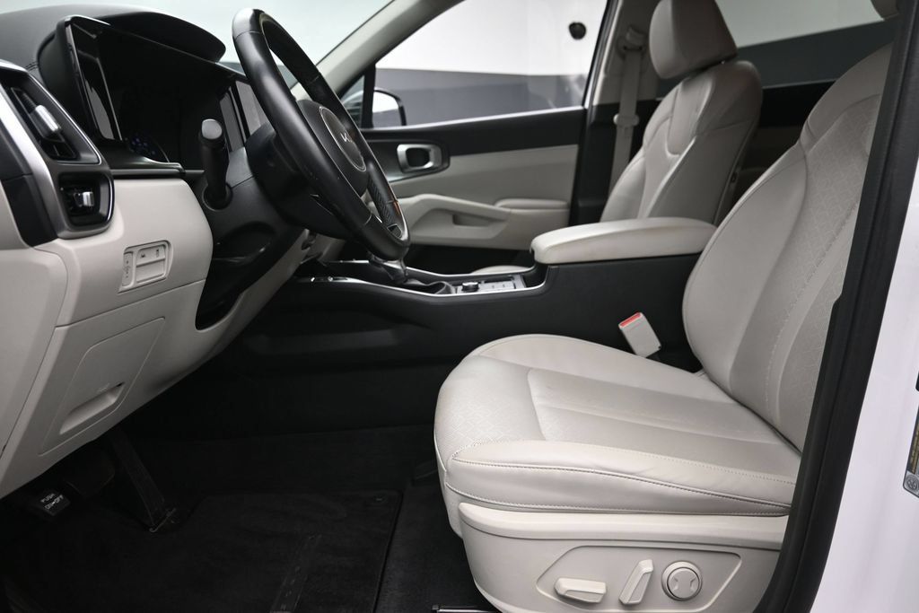 Used 2022 Kia Sorento S FWD image 16