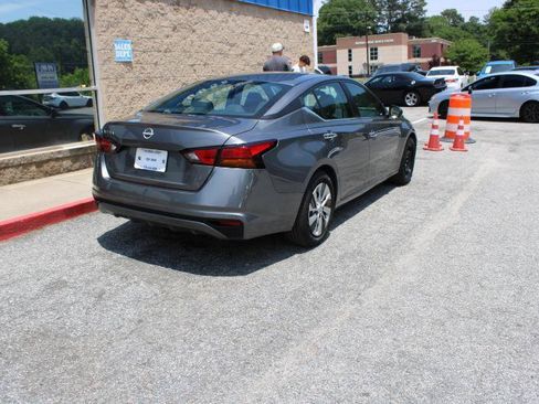 Used 2024 Nissan Altima 2.5 S FWD image 6