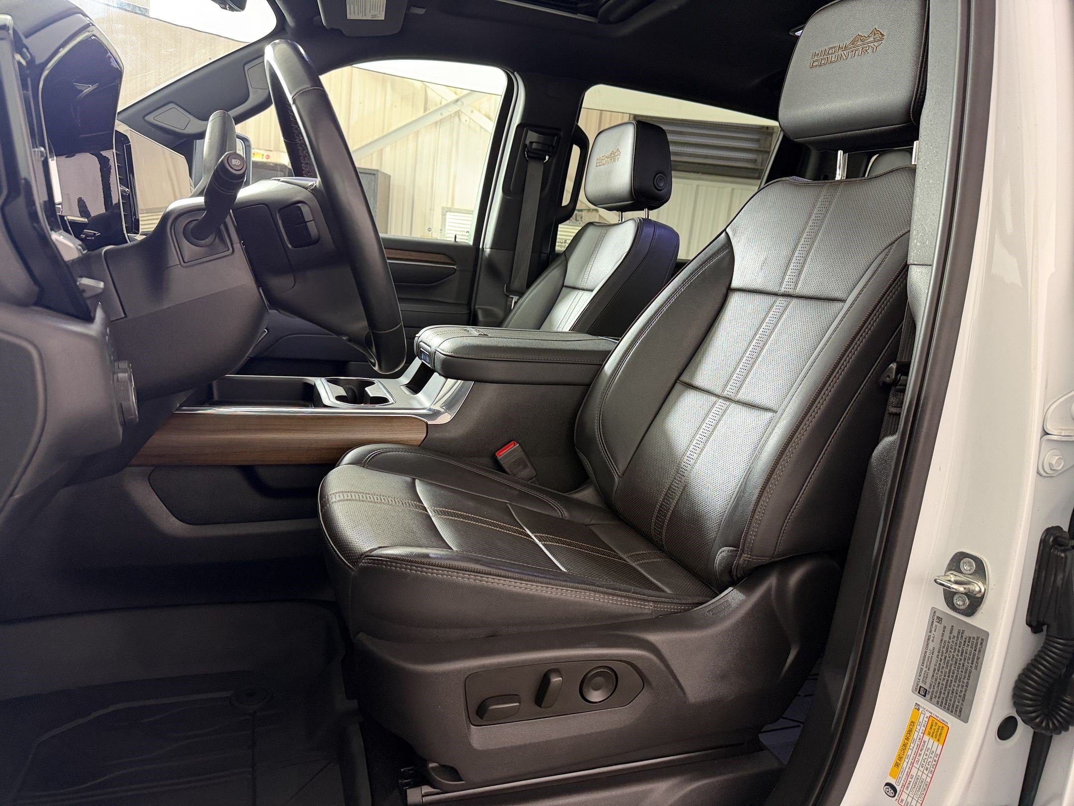 Used 2024 Chevrolet Silverado 2500 High Country w/ High Country Premium Package AWD/4WD image 5