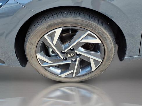 Used 2025 Hyundai Elantra Sport image 29