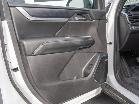 Used 2025 GMC Acadia Elevation image 16