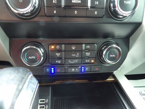 Used 2019 Ford F150 Lariat AWD/4WD image 20