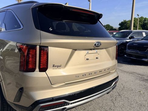 Used 2021 Kia Sorento S FWD image 11