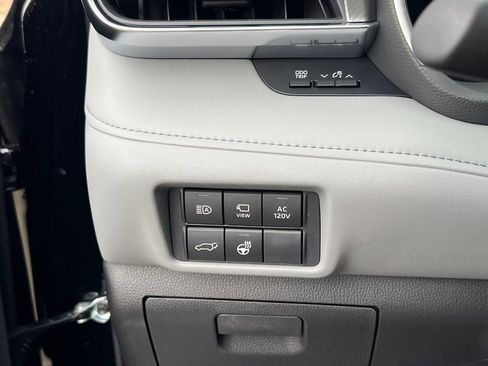 New 2026 Toyota Highlander Platinum image 16