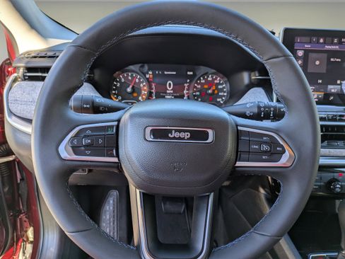 Used 2022 Jeep Compass Latitude image 17