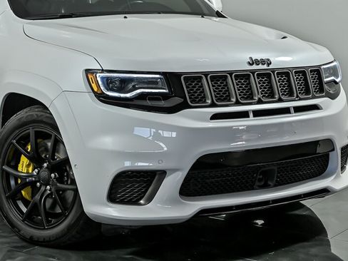 Used 2018 Jeep Grand Cherokee Trackhawk AWD/4WD image 2