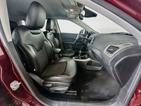 Used 2020 Jeep Compass Latitude FWD image 30