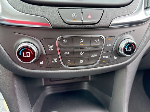 Used 2022 Chevrolet Equinox LT FWD image 19