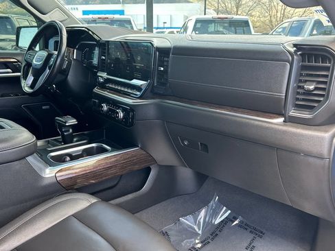 Used 2022 GMC Sierra 1500 Elevation w/ Elevation Premium Package AWD/4WD image 8