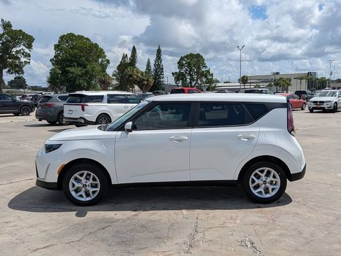 Certified 2025 Kia Soul LX w/ LX Technology Package FWD image 5