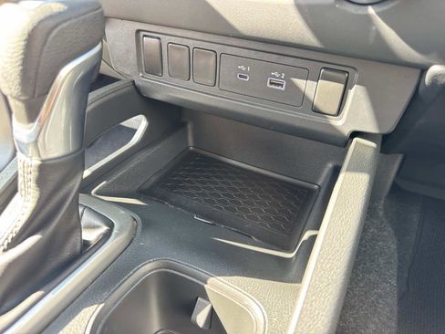 Used 2023 Nissan Frontier SV image 44