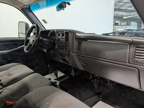 Used 2003 Chevrolet Silverado 2500 4x4 Regular Cab w/ Snow Plow Prep Package image 18
