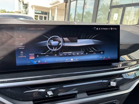 Certified 2024 BMW X7 xDrive40i w/ M Sport Package AWD/4WD image 17