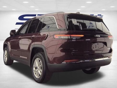 Used 2024 Jeep Grand Cherokee Laredo X AWD/4WD image 8