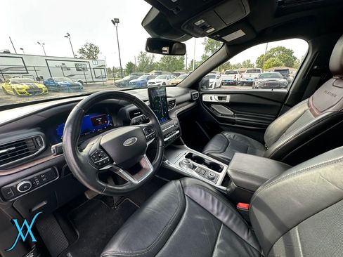 Used 2020 Ford Explorer Platinum w/ Premium Technology Package AWD/4WD image 17