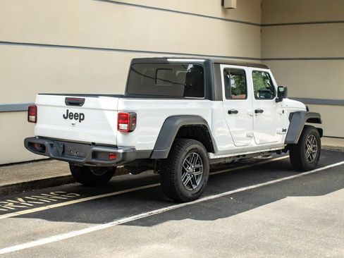 Used 2025 Jeep Gladiator Sport AWD/4WD image 7