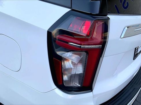 Used 2023 Chevrolet Suburban Premier image 27