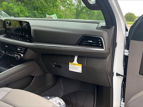New 2026 Chevrolet Suburban Z71 w/ Z71 Off-Road Package AWD/4WD image 24