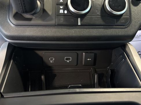 Used 2024 Land Rover Defender 110 X-Dynamic SE AWD/4WD image 27