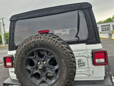 Used 2023 Jeep Wrangler Unlimited w/ Cold Weather Group AWD/4WD image 12