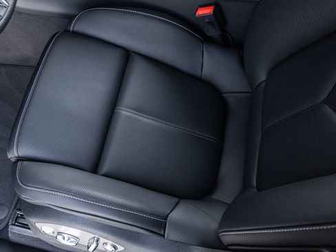 Certified 2026 Porsche Macan Turbo AWD/4WD image 27