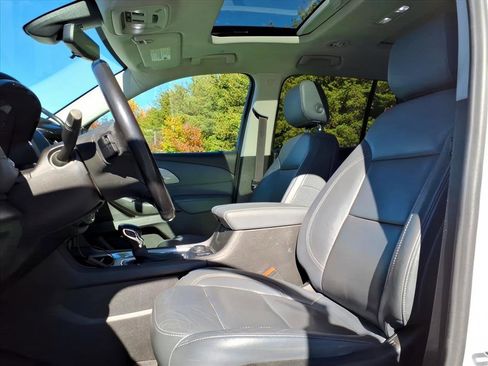 Used 2021 Chevrolet Traverse LT w/ LT Premium Package image 12