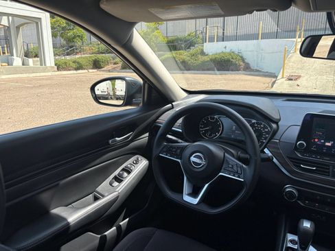 Used 2025 Nissan Altima 2.5 SV FWD image 34