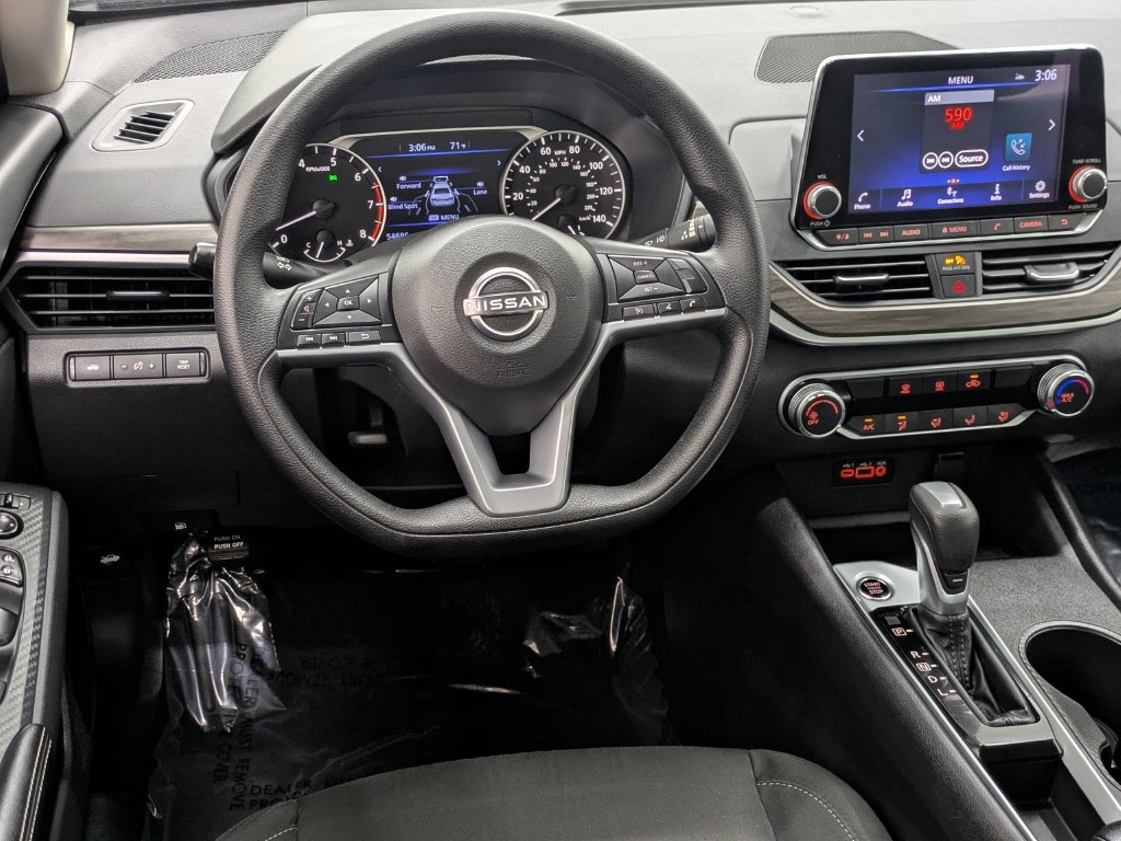 Used 2025 Nissan Altima 2.5 SV FWD image 4