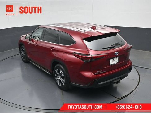 Used 2021 Toyota Highlander XLE AWD/4WD image 53