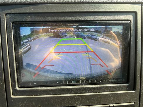 Used 2014 Ford F550 2WD Regular Cab Super Duty image 12