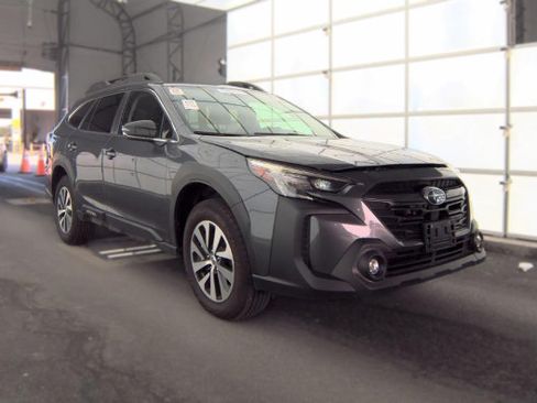 Used 2025 Subaru Outback Premium AWD/4WD image 6