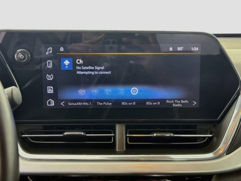 Used 2025 Chevrolet Trax LT w/ LT Convenience Package FWD image 19