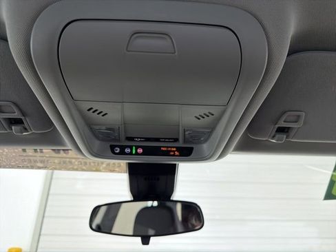 Used 2024 Chevrolet Equinox LT FWD image 19