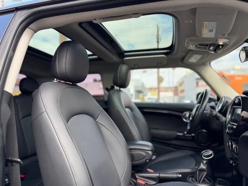 Used 2019 MINI Cooper 2-Door Hardtop FWD image 32