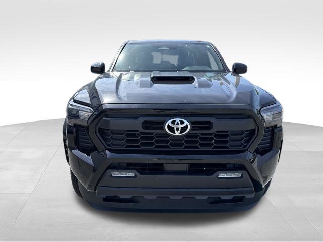 Used 2025 Toyota Tacoma TRD Sport AWD/4WD image 3