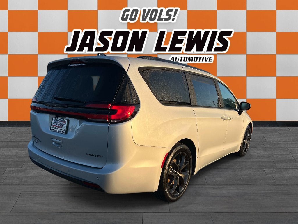 Used 2026 Chrysler Pacifica Limited w/ S Appearance Package FWD image 3