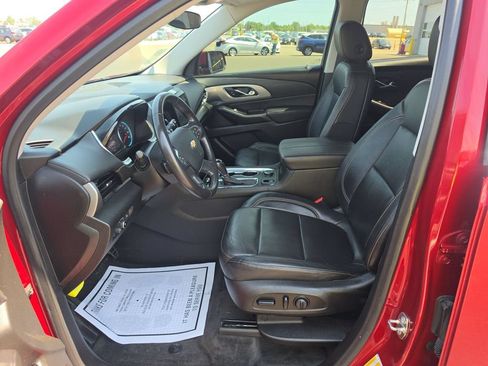 Used 2020 Chevrolet Traverse LT w/ LPO, Floor Liner Package FWD image 3