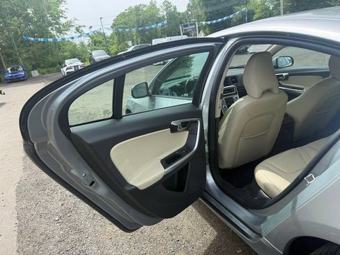 Used 2017 Volvo S60 T5 Dynamic FWD image 21