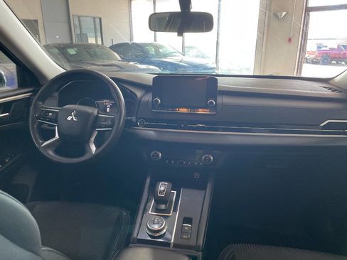 Used 2022 Mitsubishi Outlander ES image 20